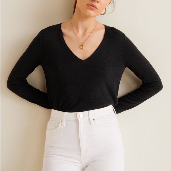 Urban Outfitters Sweaters - URBAN OUTFITTERS Black Sweater w Pockets